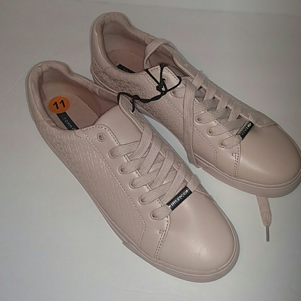 NWOT Tommy Hilfiger Blush Pink Tennis Shoes